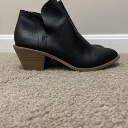 Women’s Shoes Size 9