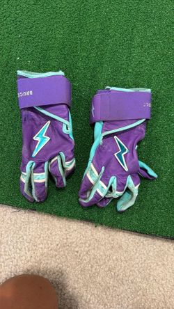 Bruce Bolt batting gloves