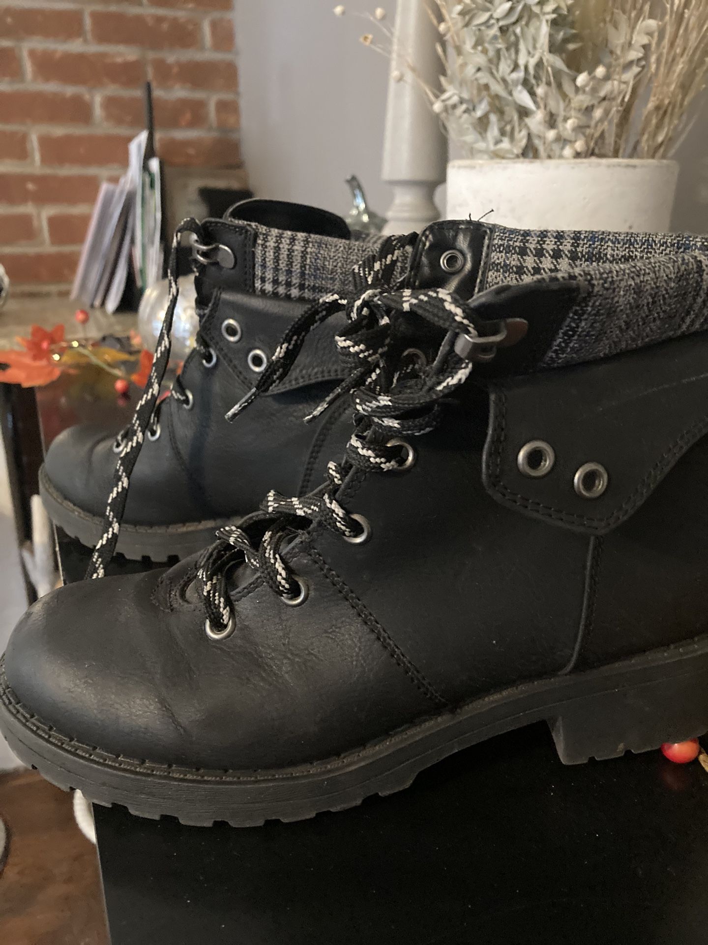Women’s Combat Boots 