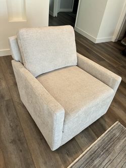 New Henredon Marley chair from Costco. Never used.