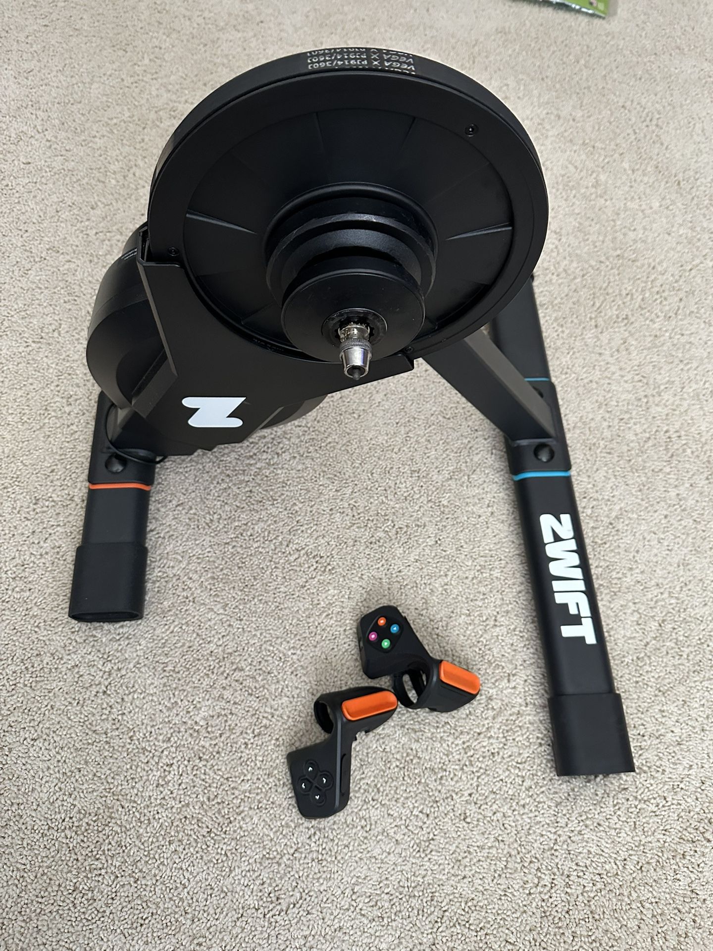 ZWIFT SINGLE SPEED SMART HUB INDOOR BIKE TRAINER W/PLAY CONTROLLERS