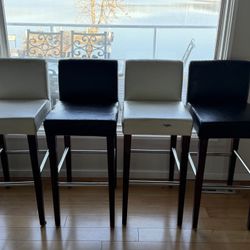 4 Bar Stools 