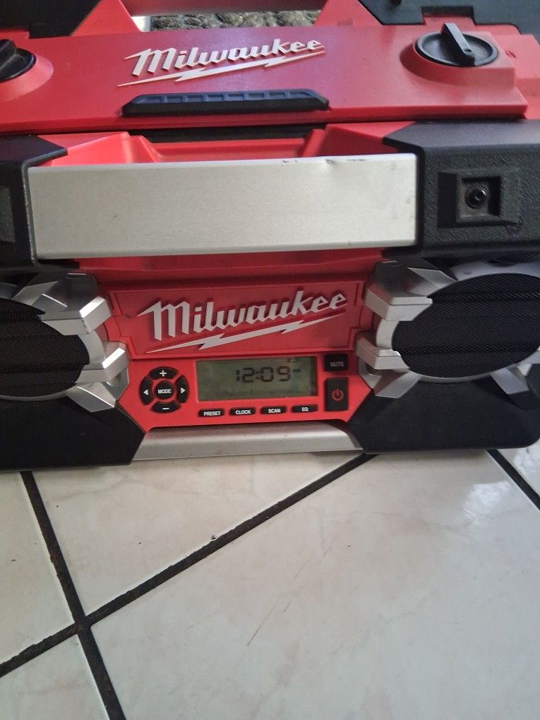 Milwaukee Jobsite Radio