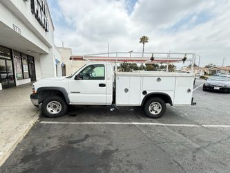 Utility truck