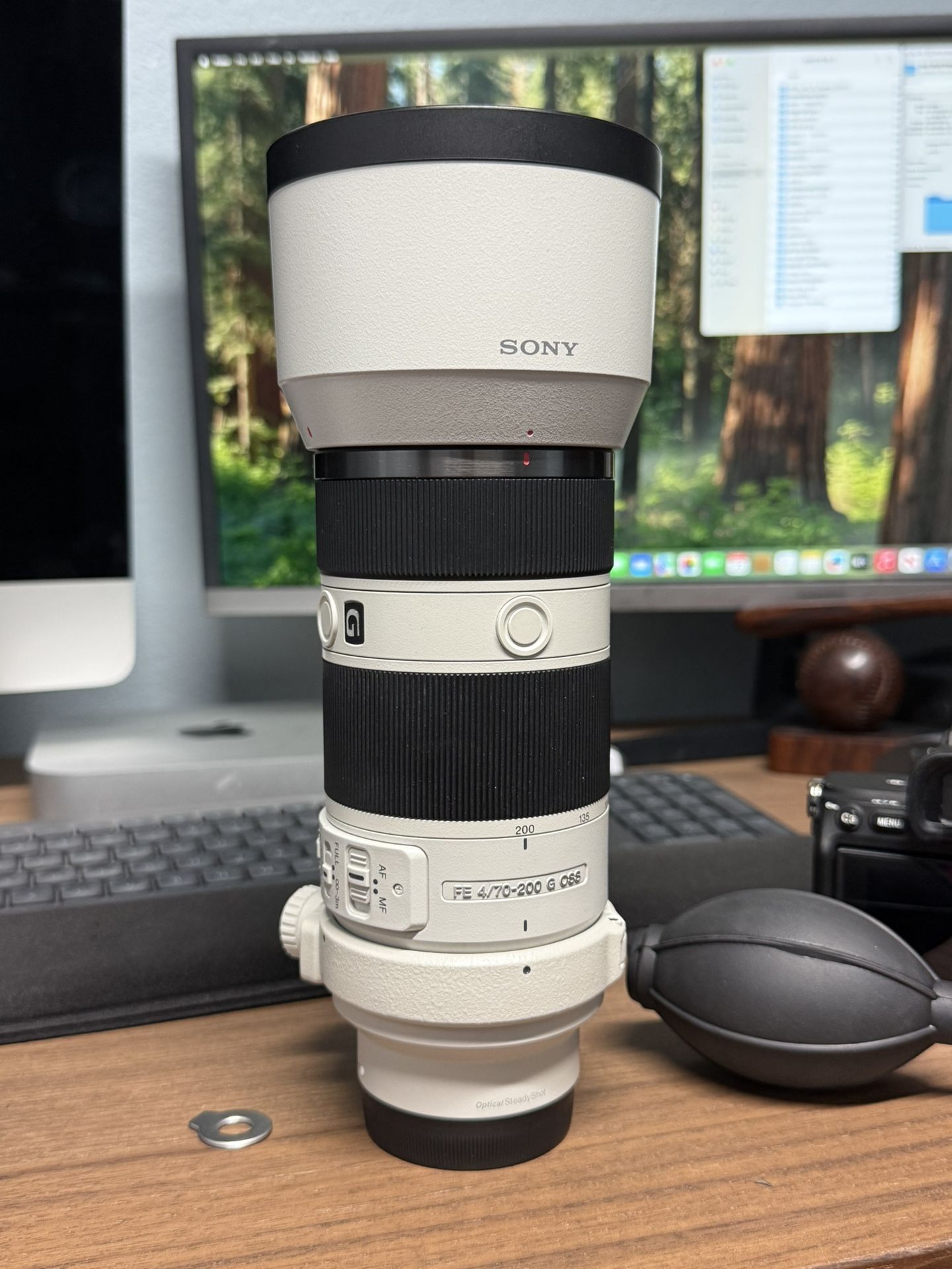 Sony 70-200 f/4 - MINT - $900 firm. Local pickup.