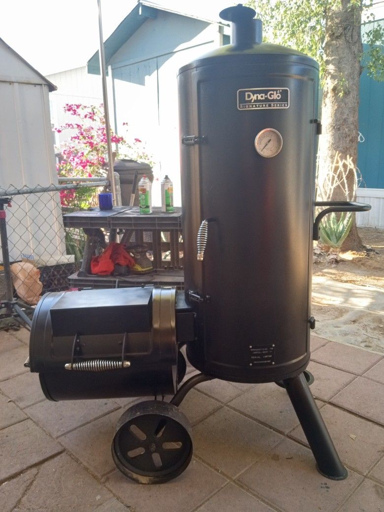 Dyna Glow Signature Series Smoker Grill