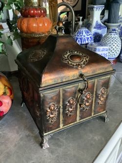METAL LIDDED BOX
