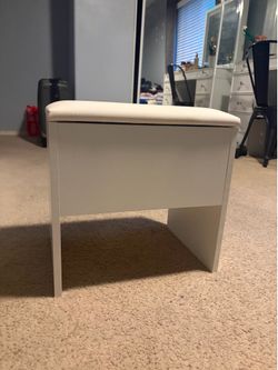 Vanity chair