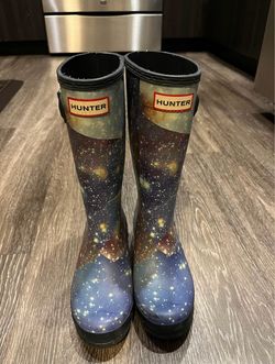 Kids Hunter rain boots size 3-4 youth