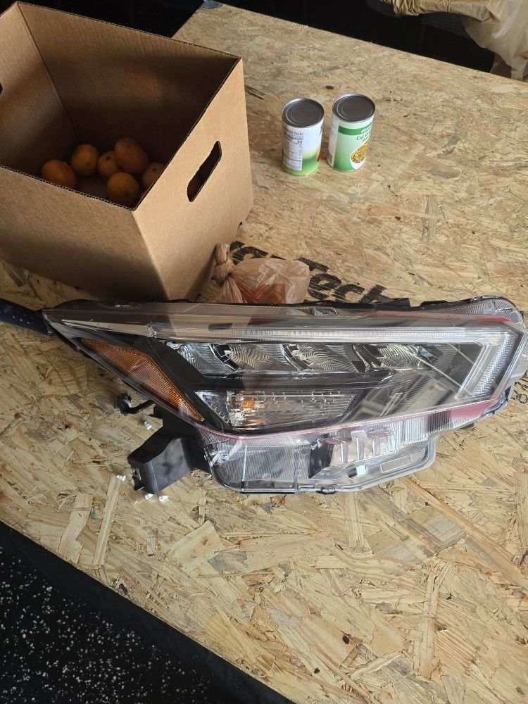 2022 Nissan Versa Right Front Headlight Assembly