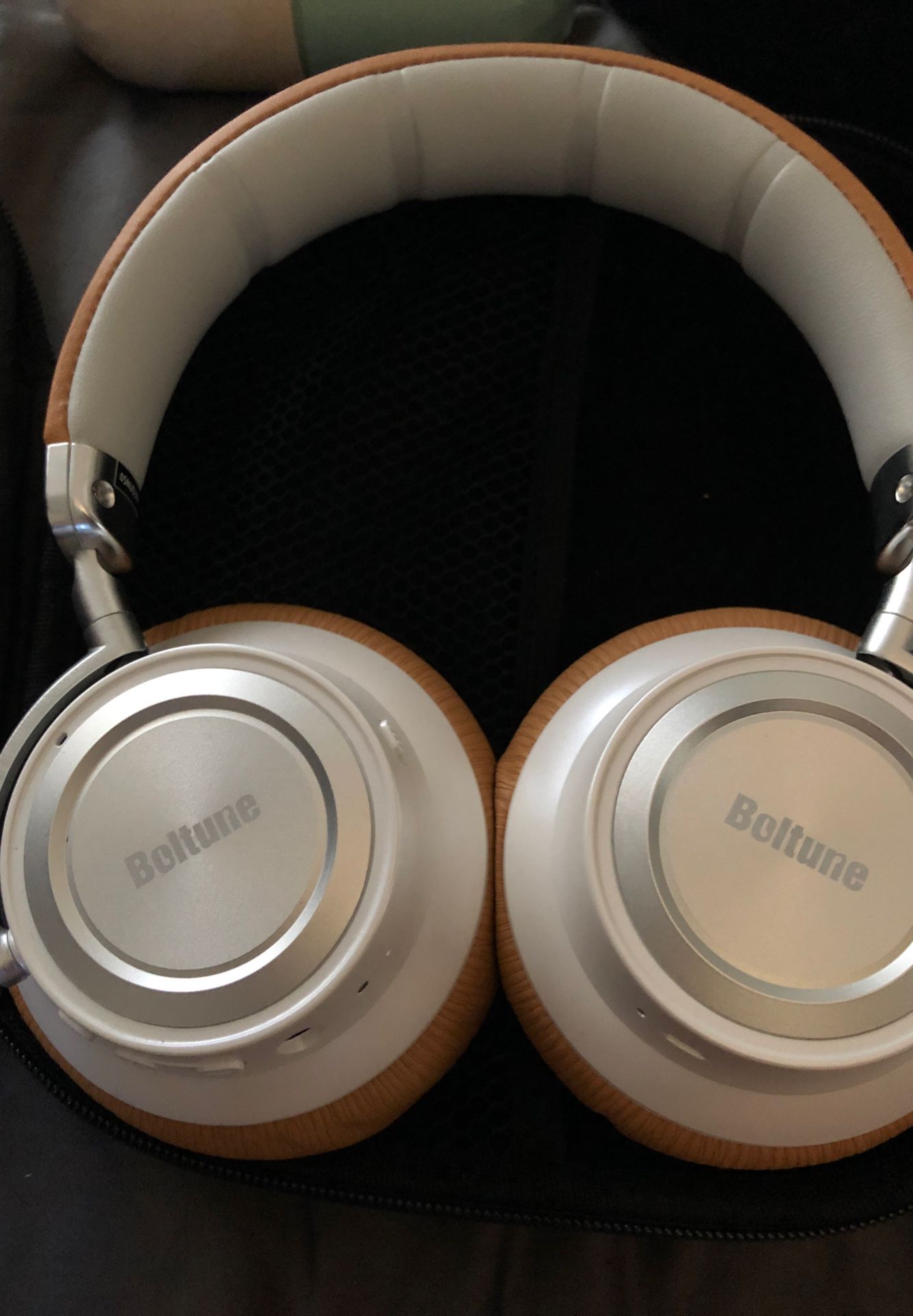 Bluetooth noise canceling headphones