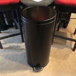 Tall/Large Metal Kitchen Step Pedal Trash can w. Removable Plastic Trash Bin  Liner-Black for Sale in San Diego, CA - OfferUp
