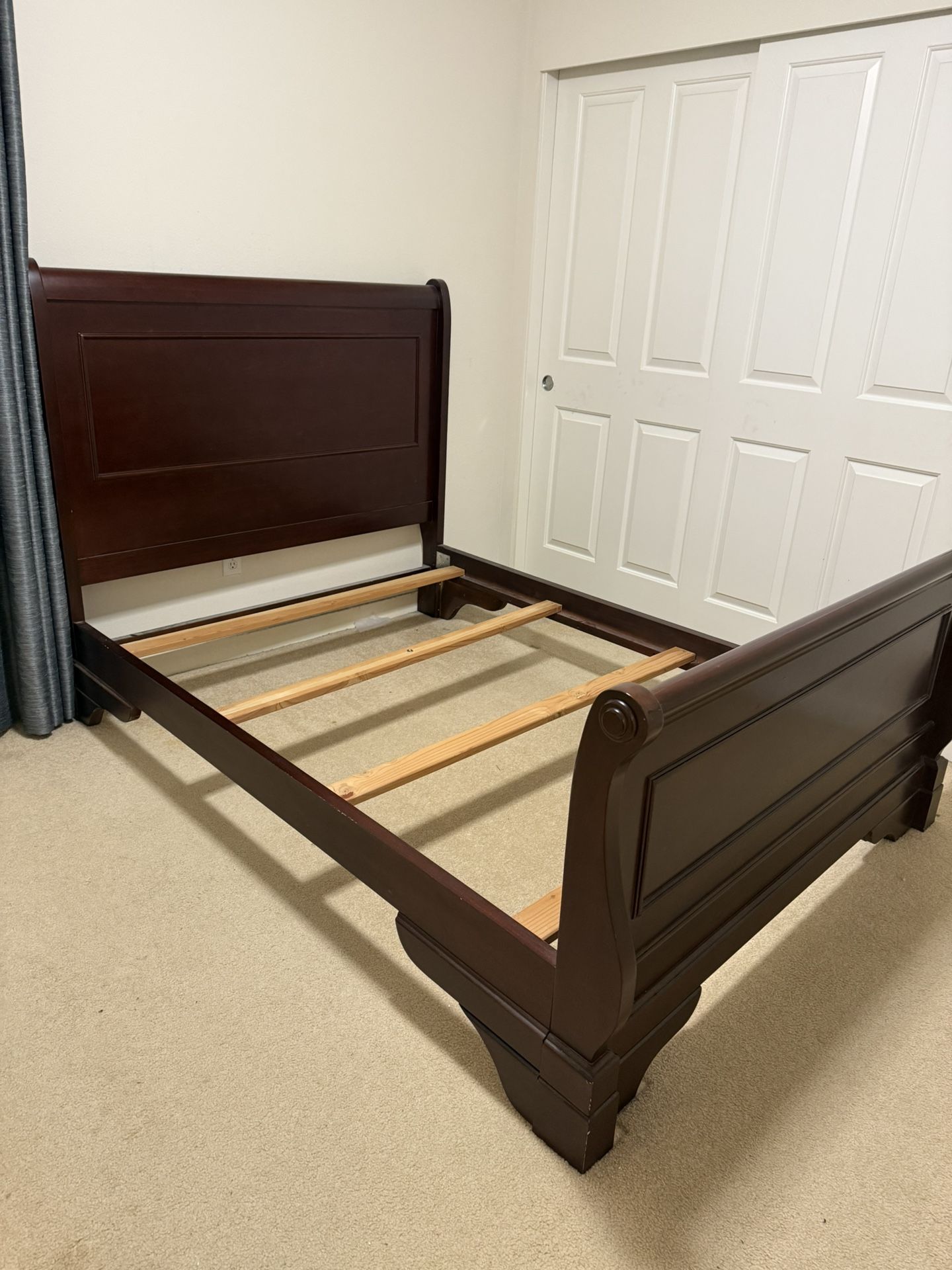 Full Size Bed with/without mattress