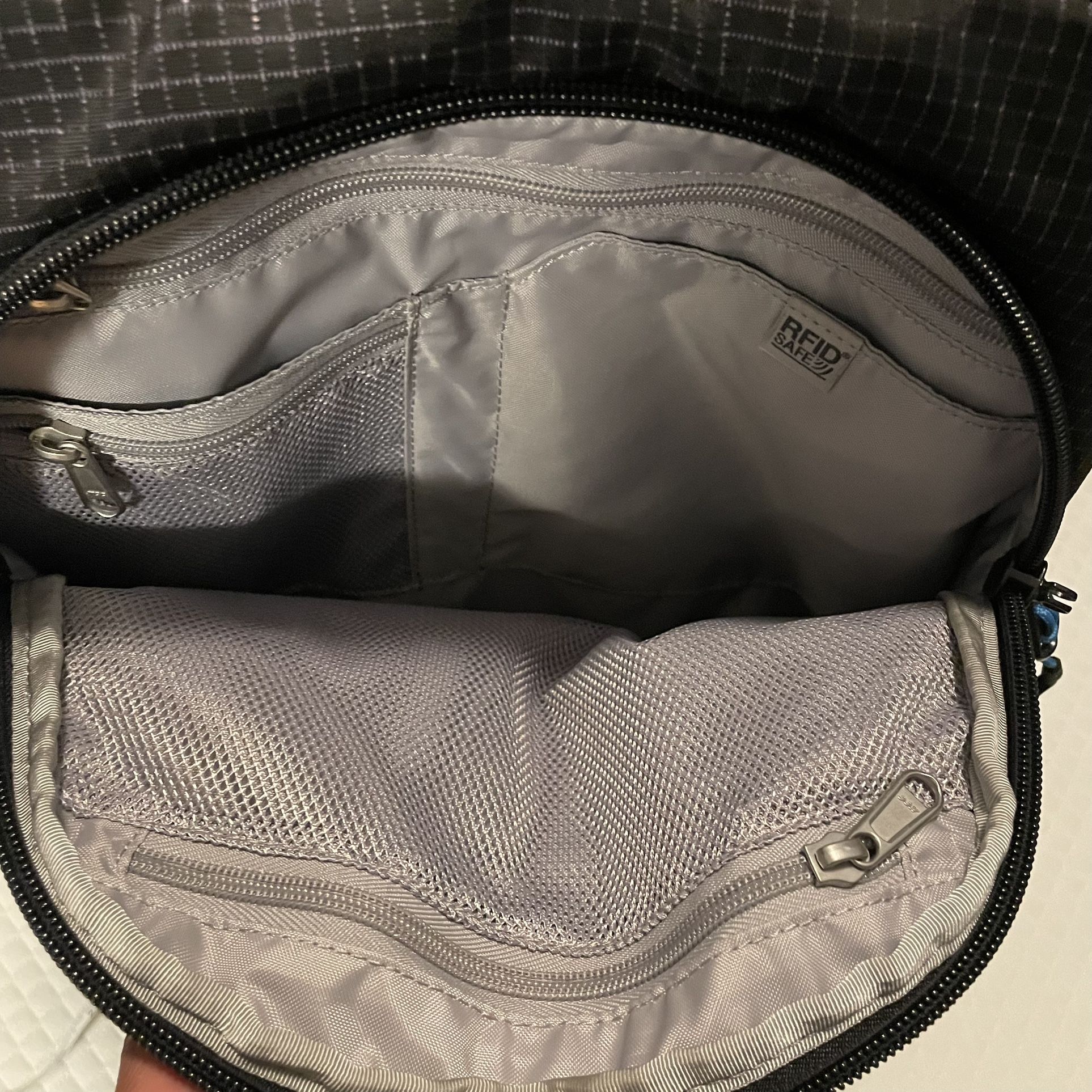 PACSAFE corsage 21 Wheeled Carry On 50105 RFID