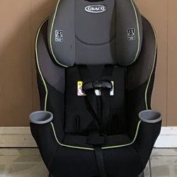 PRACTICALLY NEW GRACO CONVERTIBLE CAR SEAT!!!!