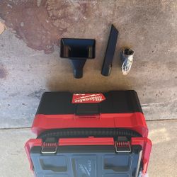 Milwaukee M18 FUEL PACKOUT 18-Volt Lithium-lon Cordless 2.5 Gal. Wet/ Dry Vacuum (Vacuum-Only)