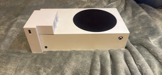 Xbox series S 500gb with 3 controllers