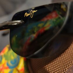 MAUI JIM-- (NEW) NEVER WORN -