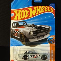 Hot Wheels Treasure Hunt Triump TR6
