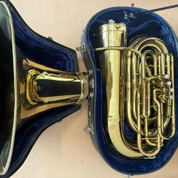 King Tuba 4 Valves Great Condition !!!