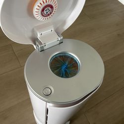 Munchkin diaper pail (white)