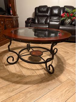 Round coffee table