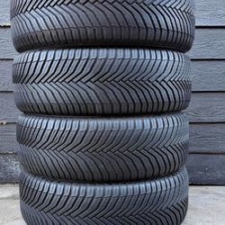 225/60/18Michelin vendo un set de llantas usadas excelente condiciones de vida las 4 ✅🤩I am selling