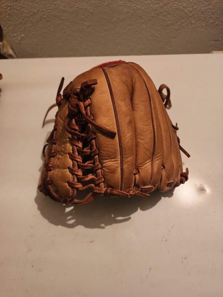 Baseball/softball Glove