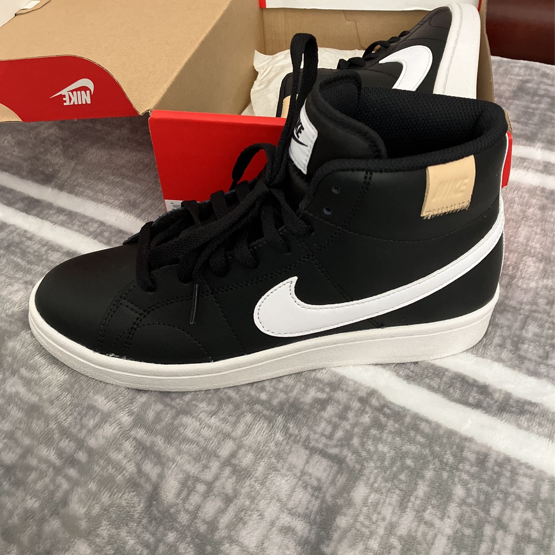 Nike Court Royale 2 Mid Women's Size 8