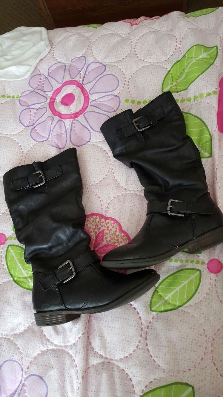 Girls black boots size 13