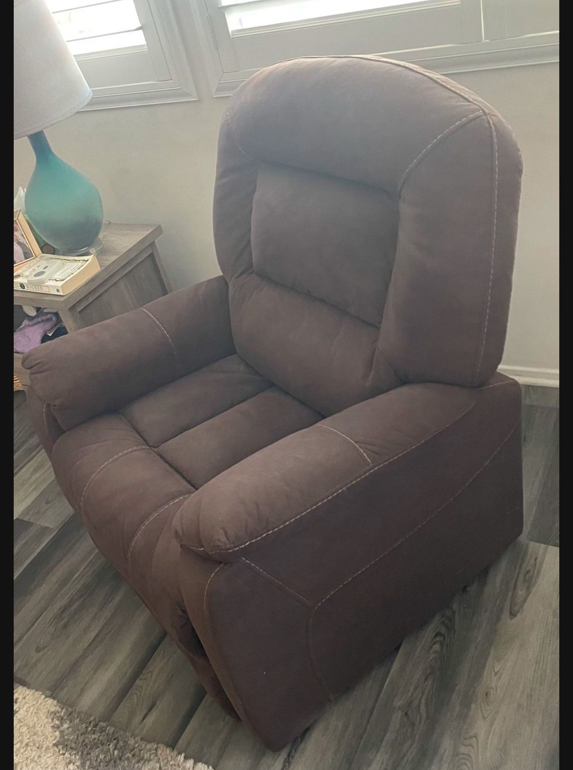 Power recliner Lift chair- Like New