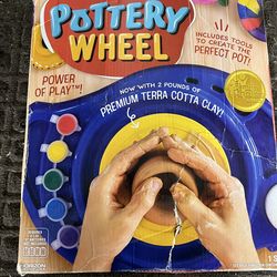 Beginners clay pottery wheel