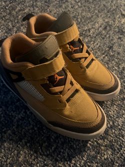 Jordan spizike low tan 1Y