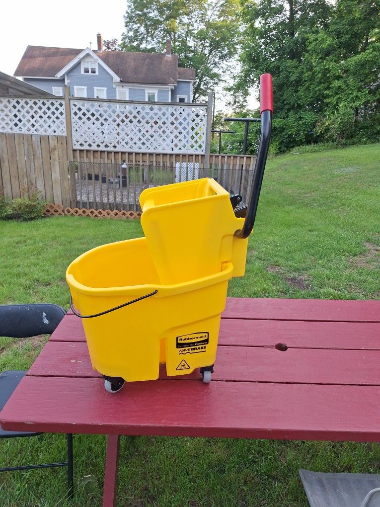 Wave Brake Mop Bucket
