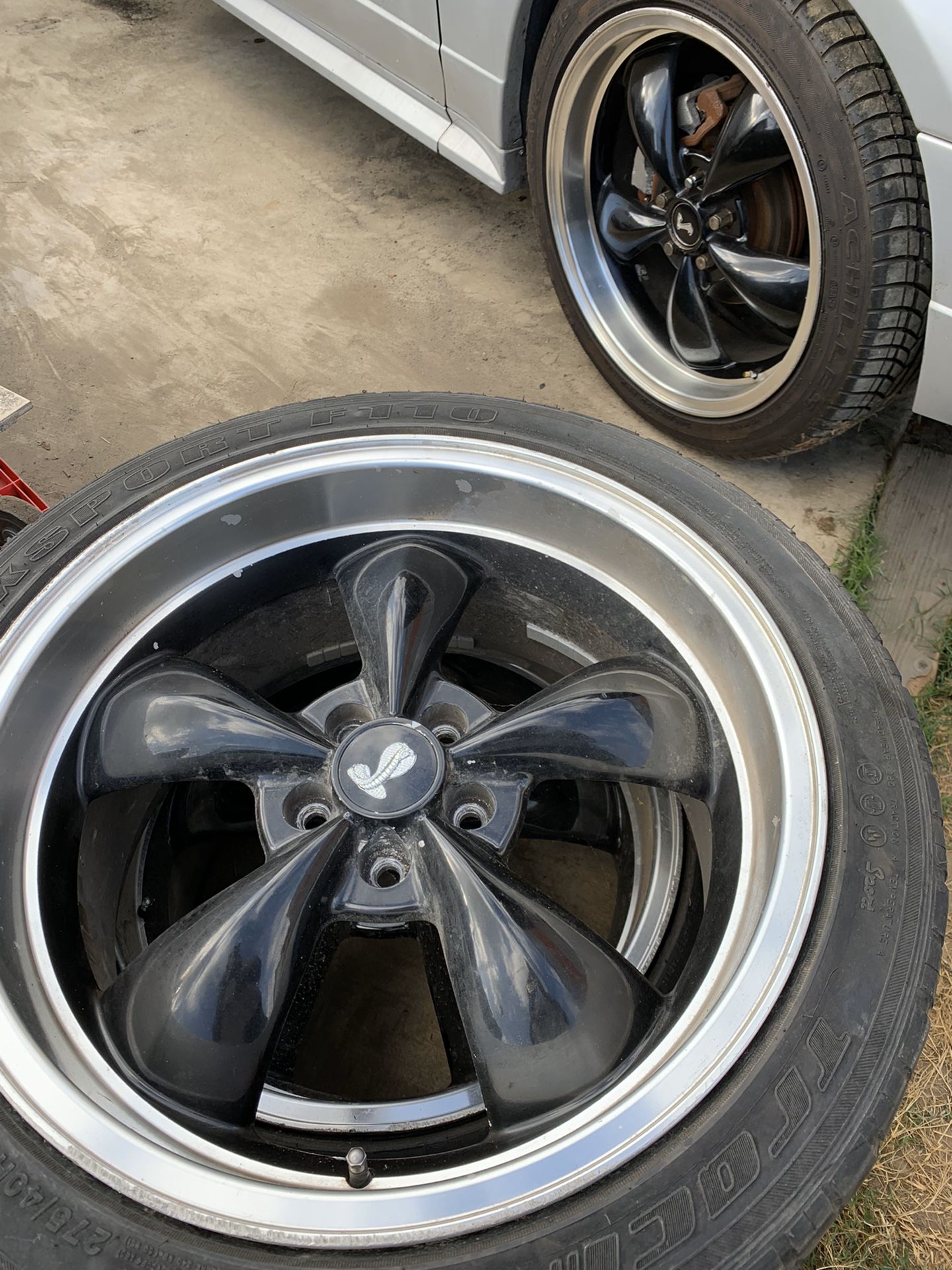 Black Ford 20’s Cobra Rims set of 4 with real good tires