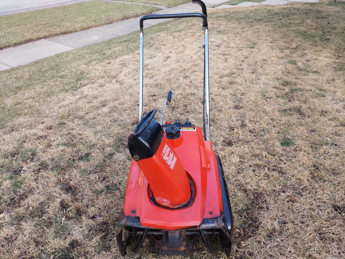 With WARRANTY! STRONG Honda HS35 Snow Blower.