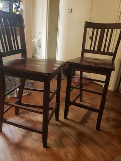 finish wood high chairs excellent condition