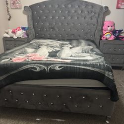 Diamond Studded Queen Size Bedroom Set