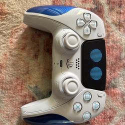 Astro Bot PS5 controller