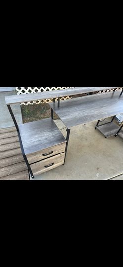 LED Light Desk Need Gone Tonight. Give Fair Offer 🙏🏼