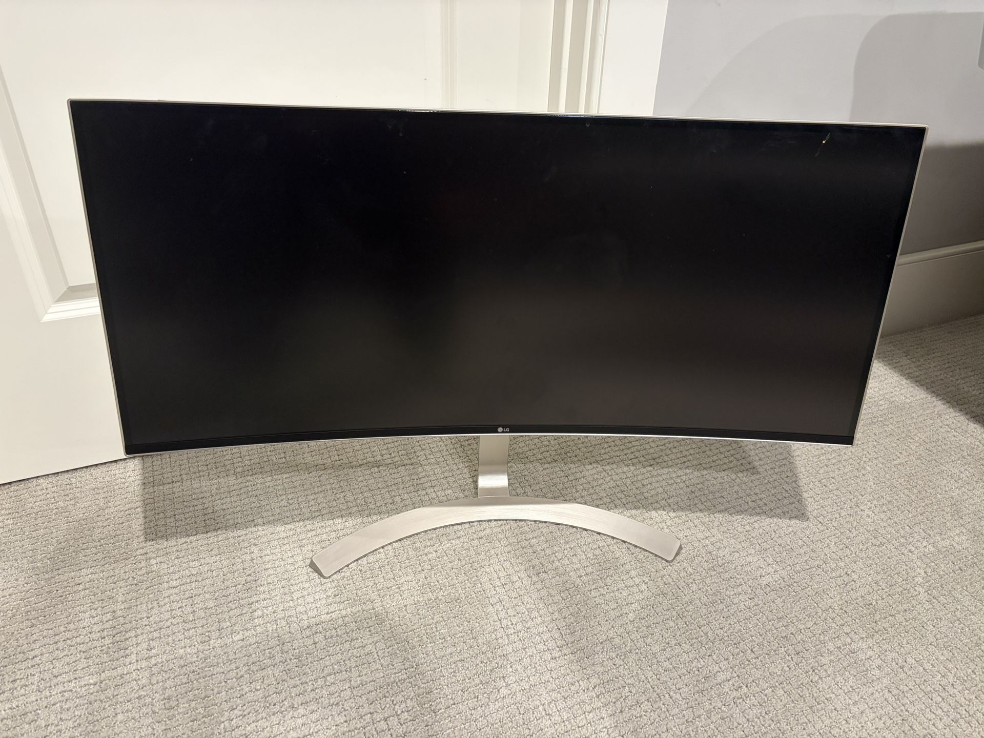 LG 38CB99-W 38” UltraWide Curved Monitor – Excellent Condition