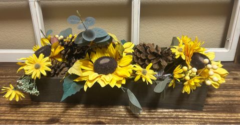 Flowers - Centerpiece in wood box