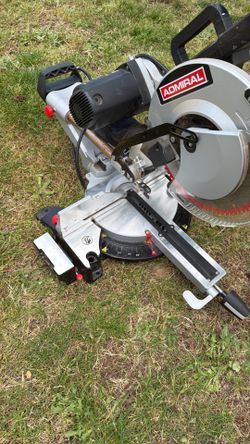 Compound miter saw