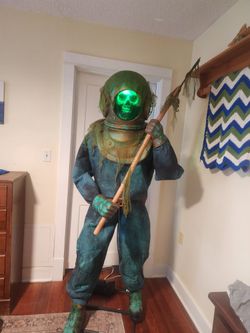 Halloween Sea Diver