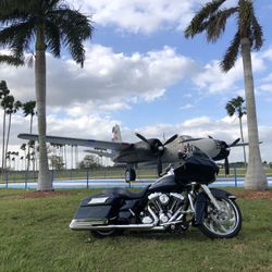 2012 Harley Davidson road glide like new lots of custom parts