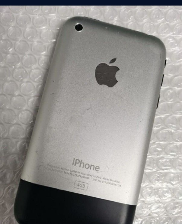 1st generation apple iPhone fully functional look at description