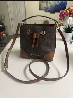 Pretty item