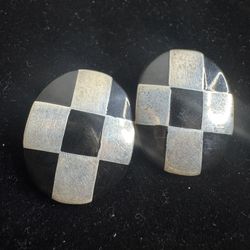 Taxco Vintage sterling silver clip-on earrings marked 925 Mexico. (Heavy, 18g)
