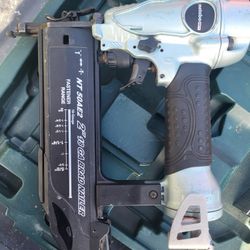 HITACHI 18 Gauge Brad Nailer 