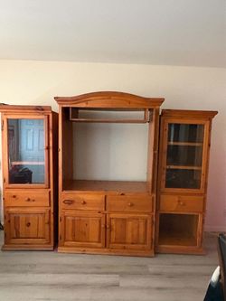 Free wall unit 25954 Cherrywood dr. Hemet